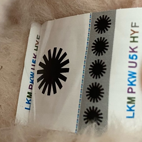 UGG Classic Short UGG Logo Boots Chestnut Kid’s 5 (Will Fit a Women’s 7) NWOB - Picture 8 of 9